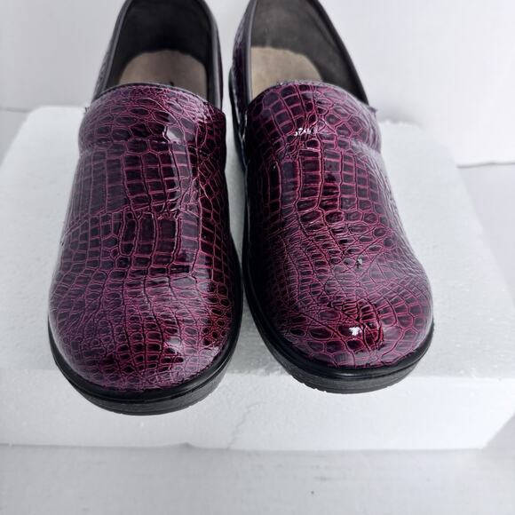 Feather Flex by Lalla Shoes - Duck Head Womens Brown Patent Leather Croc Print Clog Nursing Shoe Size 7 M